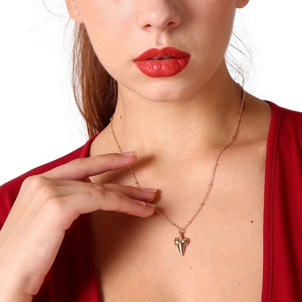 💥💥Silver Shark Tooth Necklace 💥💥